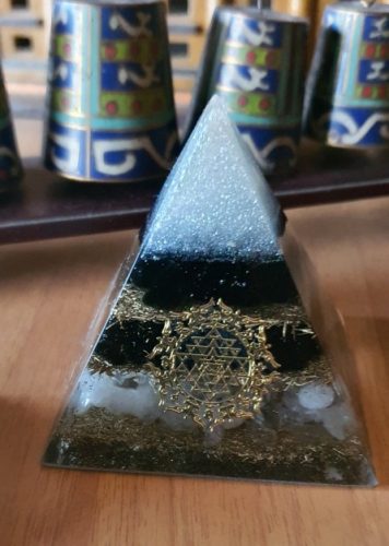 Powerful Obsidian Orgonite Pyramid With Copper For Reiki photo review